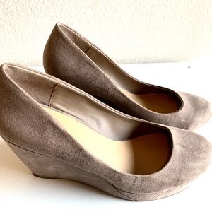 Nude/Tan Suede Heels